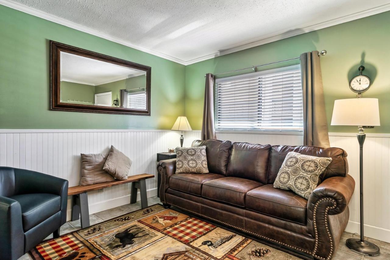 Lovely Condo W/ Indoor Pool *Only Steps To Parkway Gatlinburg Dış mekan fotoğraf