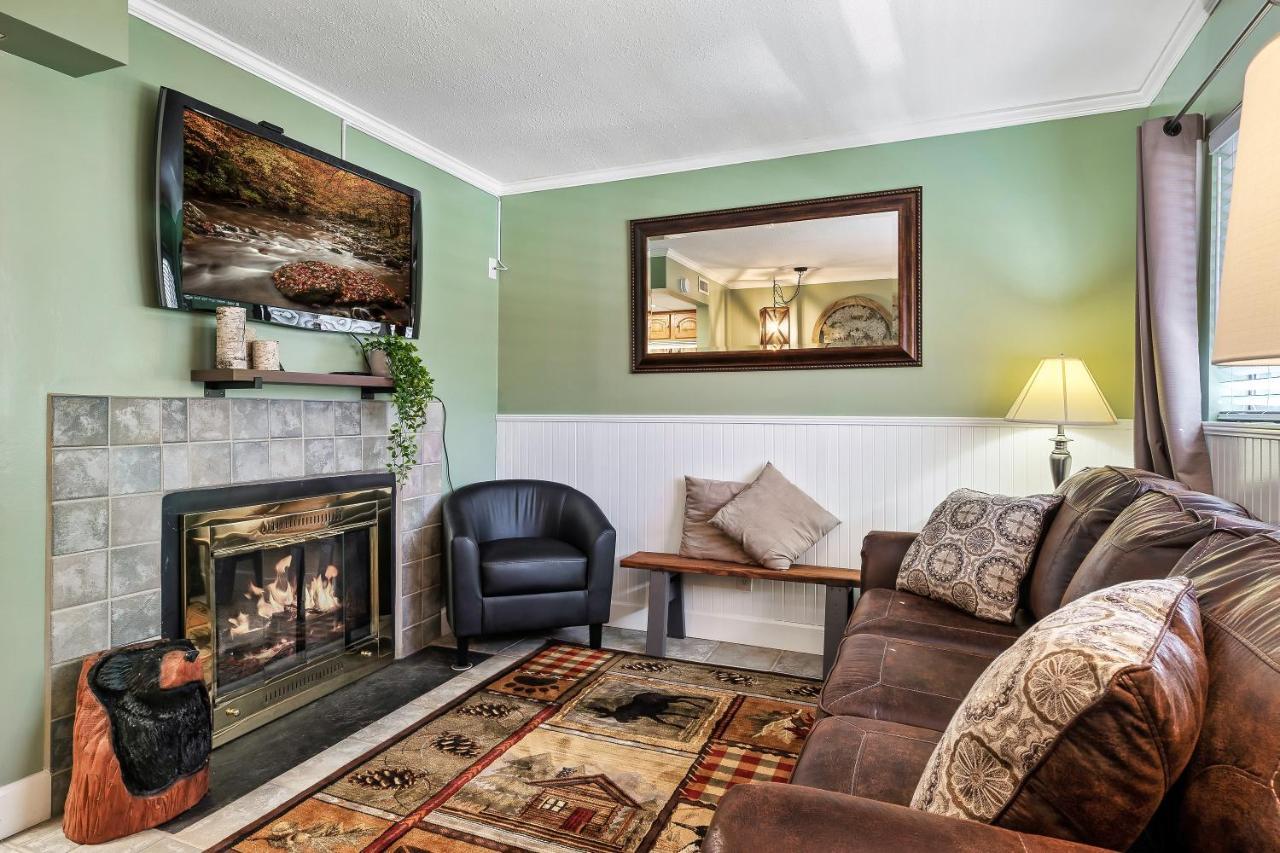 Lovely Condo W/ Indoor Pool *Only Steps To Parkway Gatlinburg Dış mekan fotoğraf