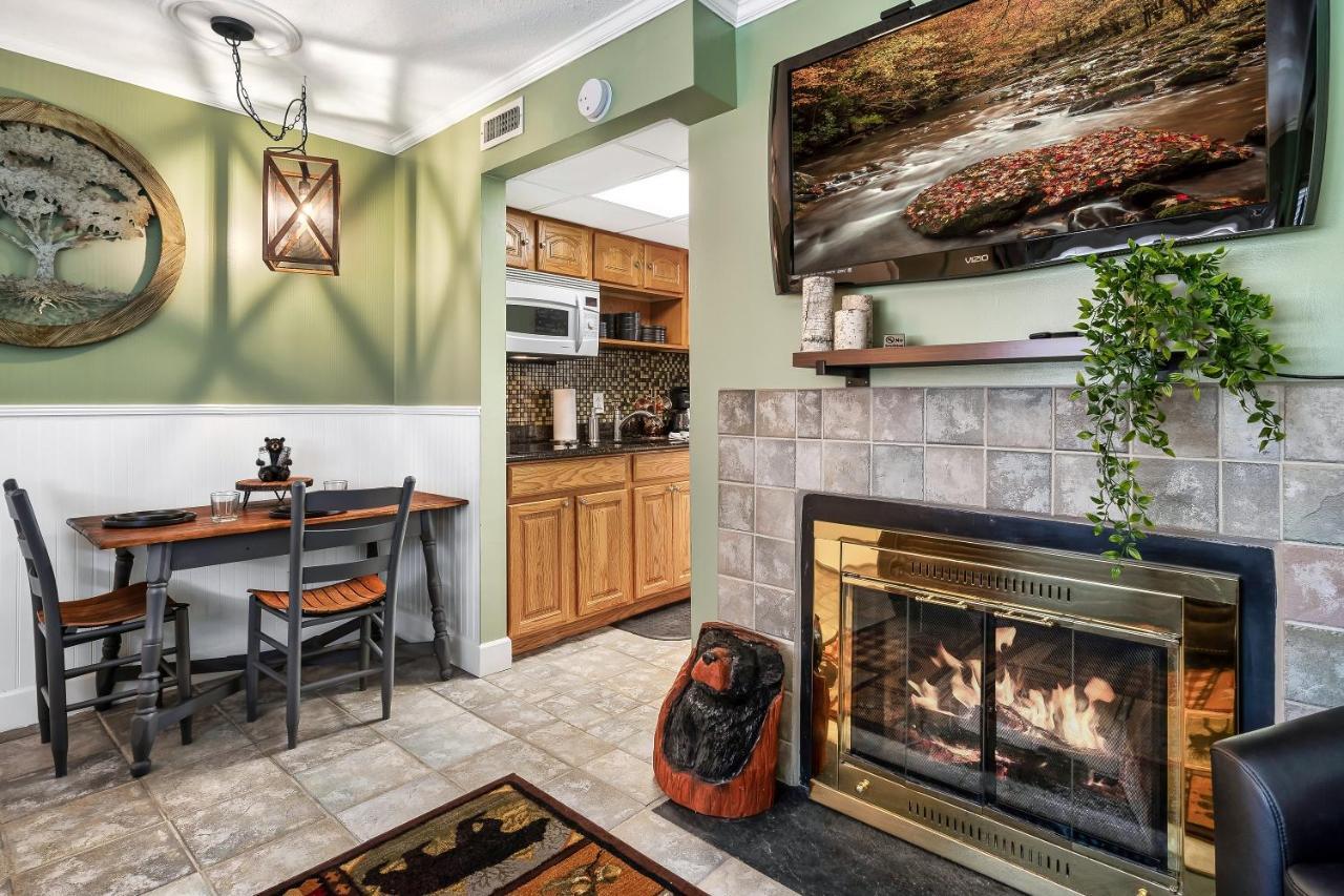 Lovely Condo W/ Indoor Pool *Only Steps To Parkway Gatlinburg Dış mekan fotoğraf