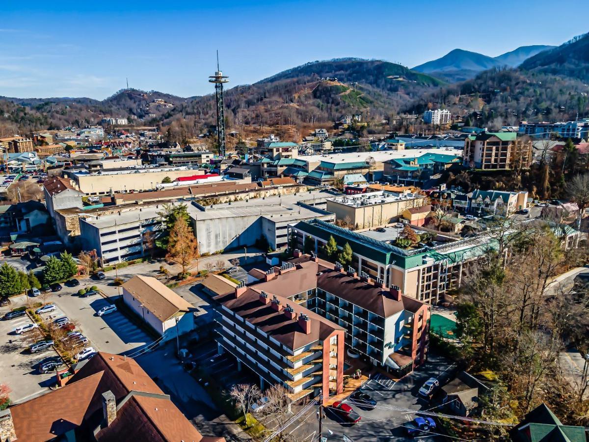 Lovely Condo W/ Indoor Pool *Only Steps To Parkway Gatlinburg Dış mekan fotoğraf