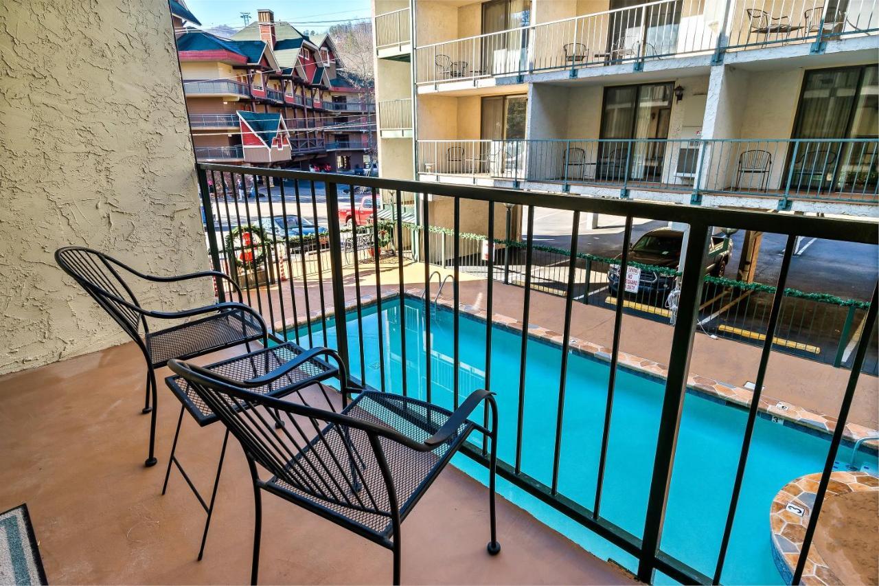 Lovely Condo W/ Indoor Pool *Only Steps To Parkway Gatlinburg Dış mekan fotoğraf