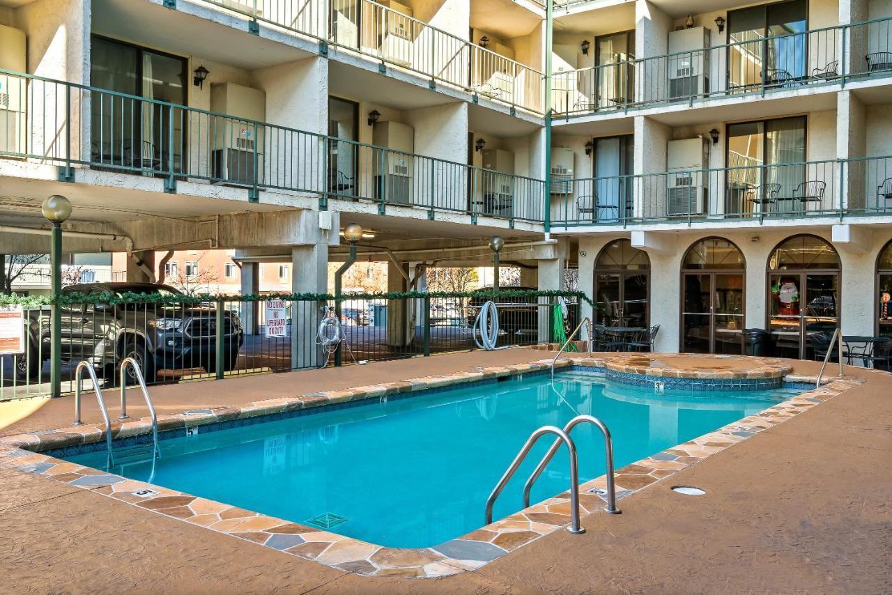 Lovely Condo W/ Indoor Pool *Only Steps To Parkway Gatlinburg Dış mekan fotoğraf